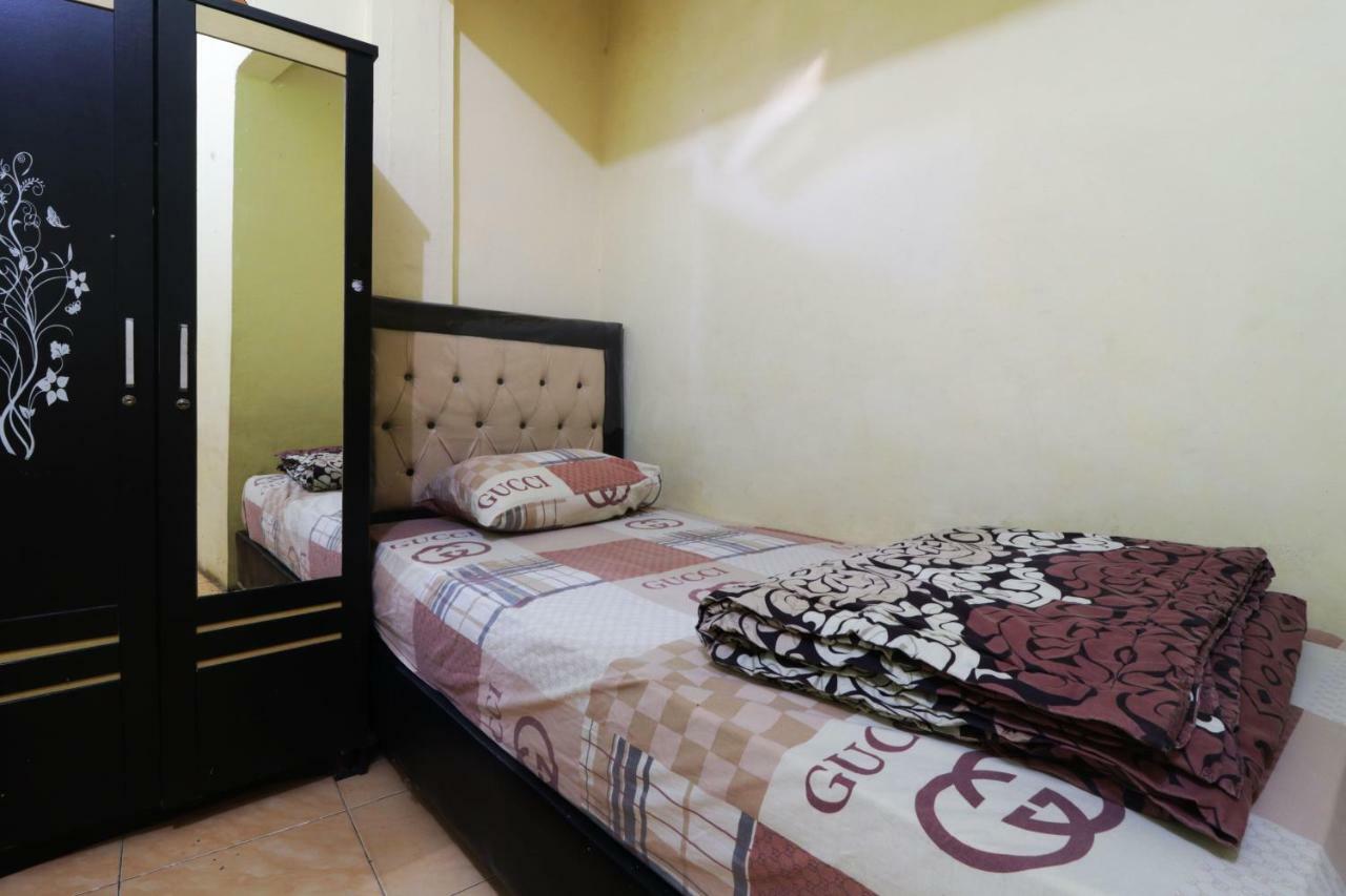 Wisma Yuli Syariah Hotel Medan Eksteriør billede
